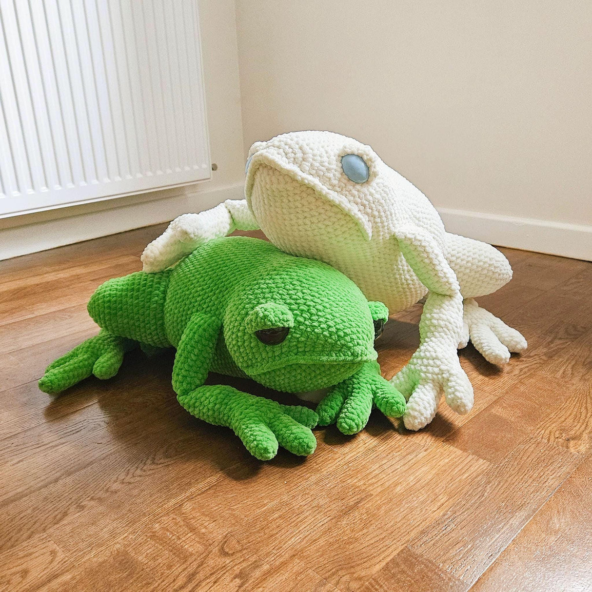 Digital PDF Big Frog Crochet Pattern | Giant Amigurumi