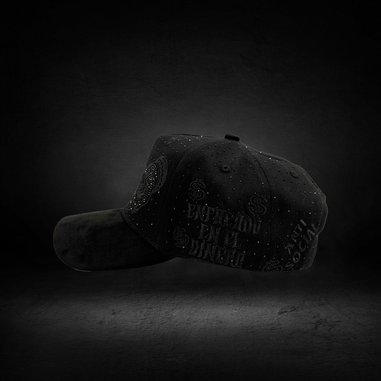 ENFOCADO EN EL DINERO.