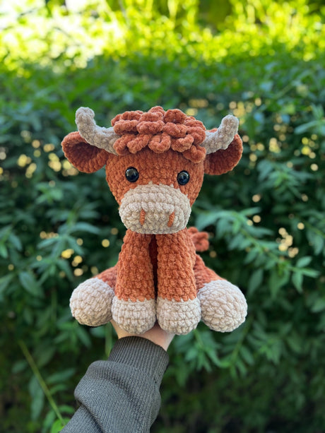Sitting Highland Cow Crochet Pattern PDF | Henry the Cow