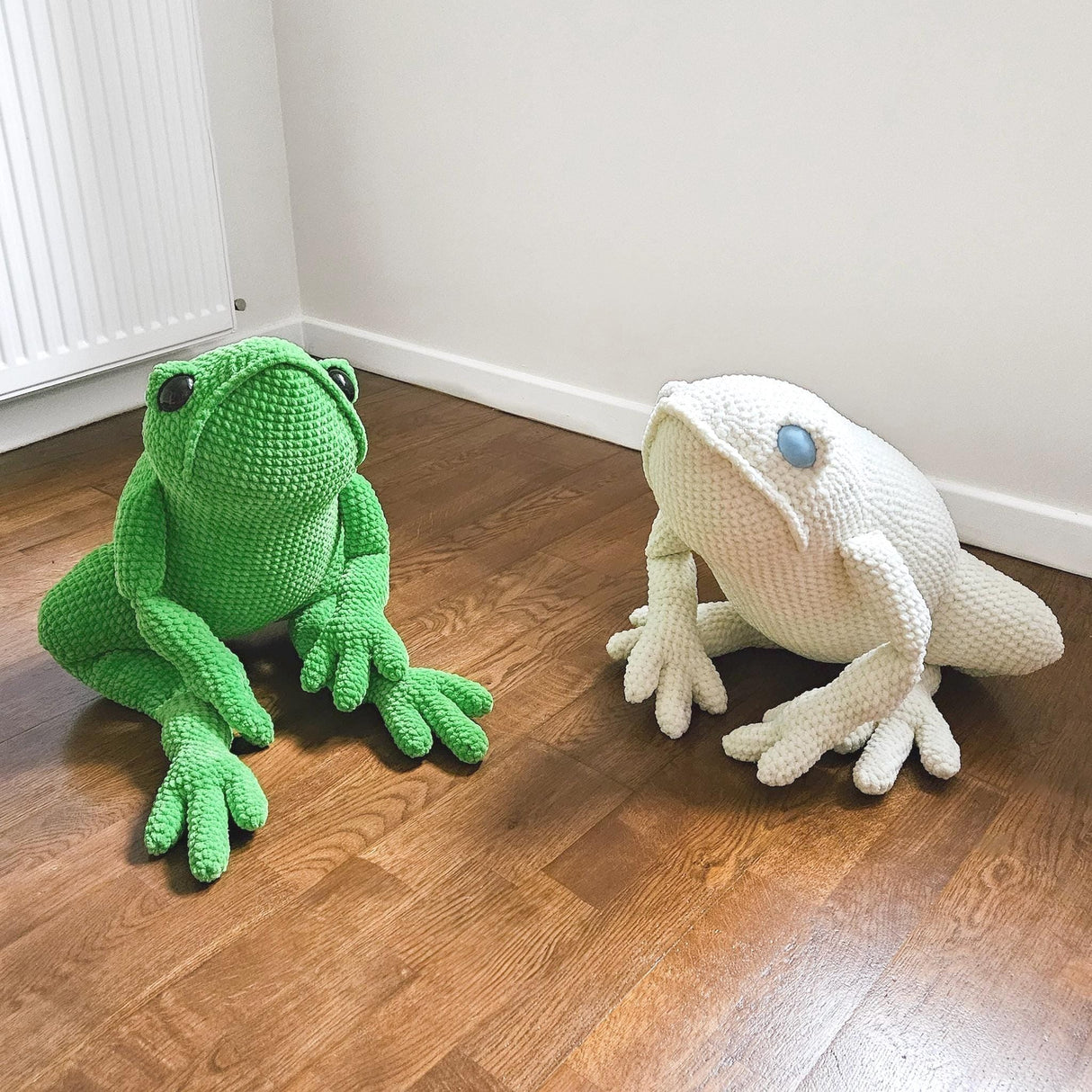 Digital PDF Big Frog Crochet Pattern | Giant Amigurumi